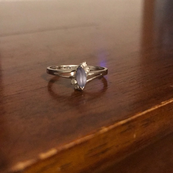 Jewelry - 10k White Gold Ring